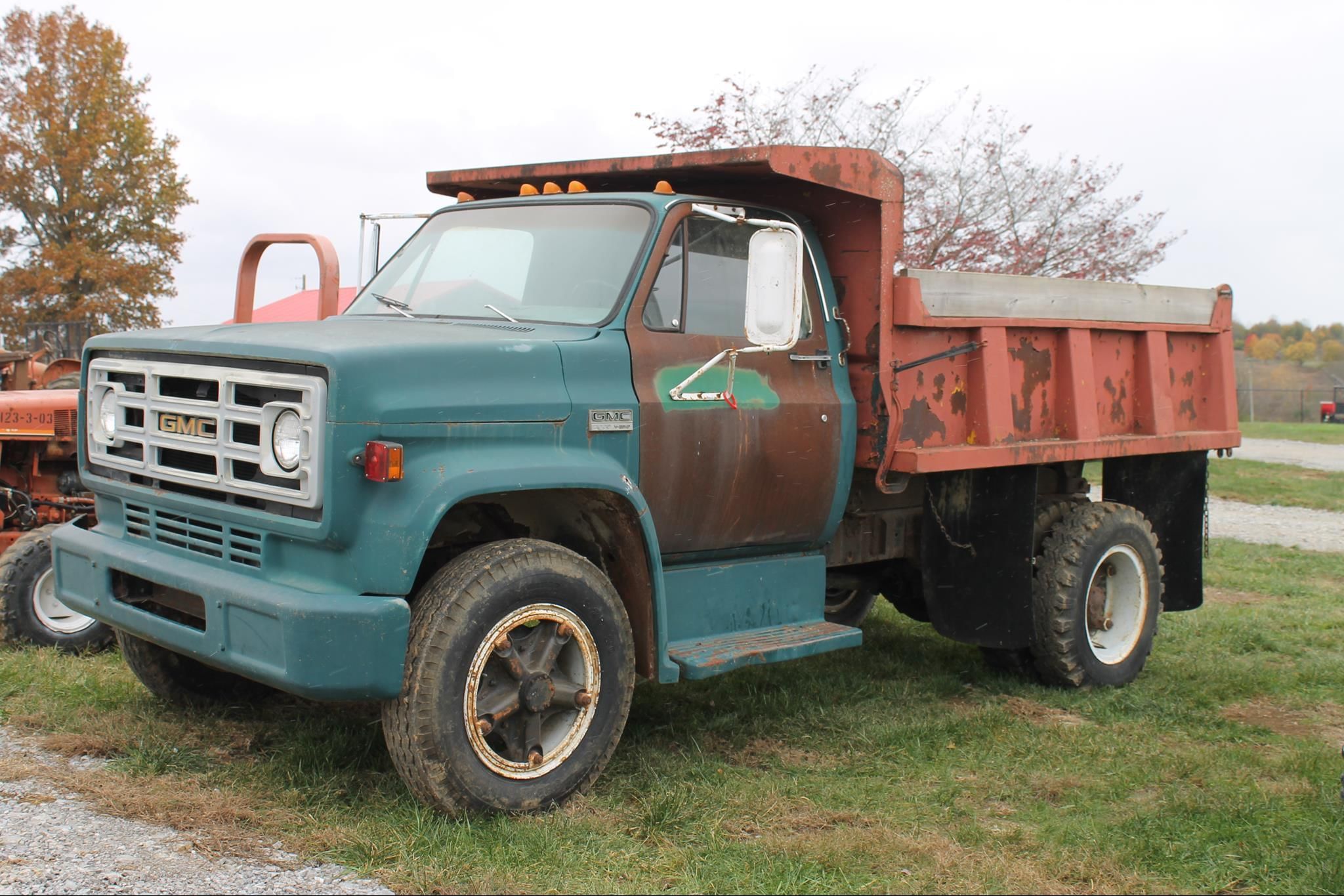 1900 GMC 6000 Equipment Image0