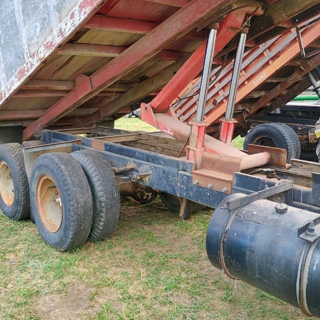Image of International Loadstar equipment image 4