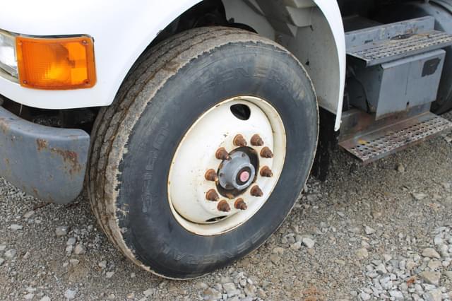 Image of International Navistar equipment image 4