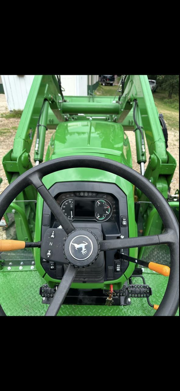 Image of John Deere 6105E equipment image 4