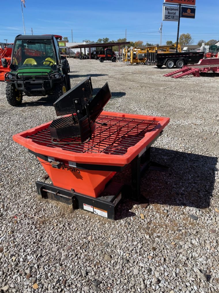 1900 Kubota V5005 Equipment Image0