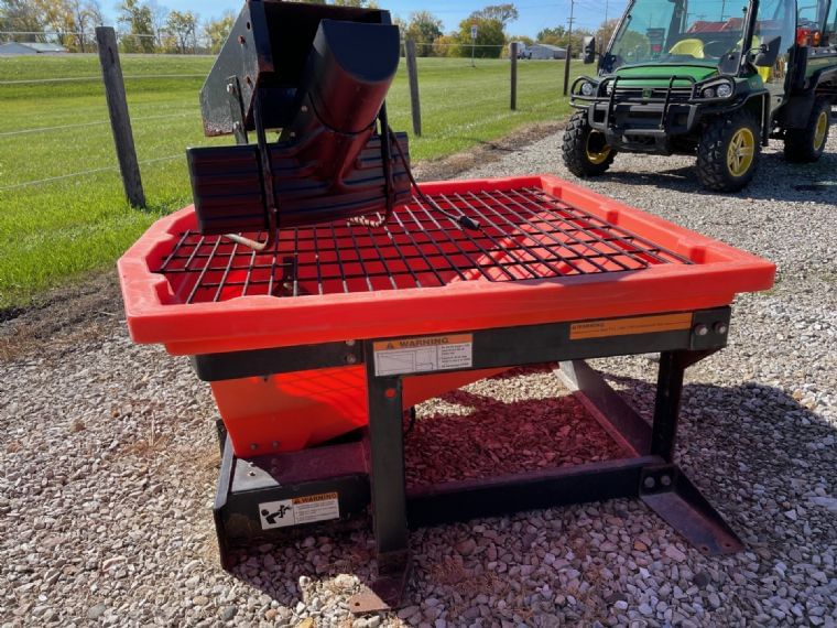 1900 Kubota V5005 Equipment Image0