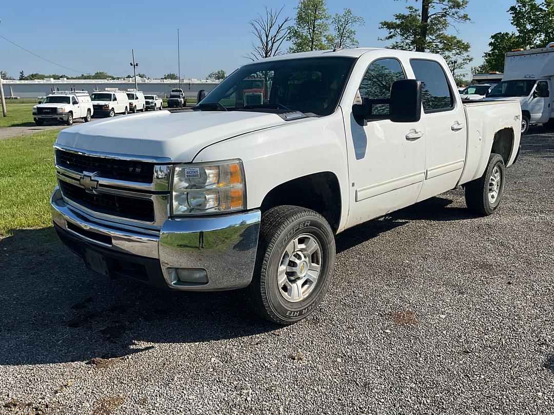 Image of Chevrolet Silverado Primary image