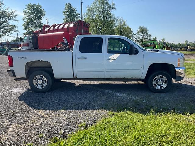 Image of Chevrolet Silverado equipment image 3