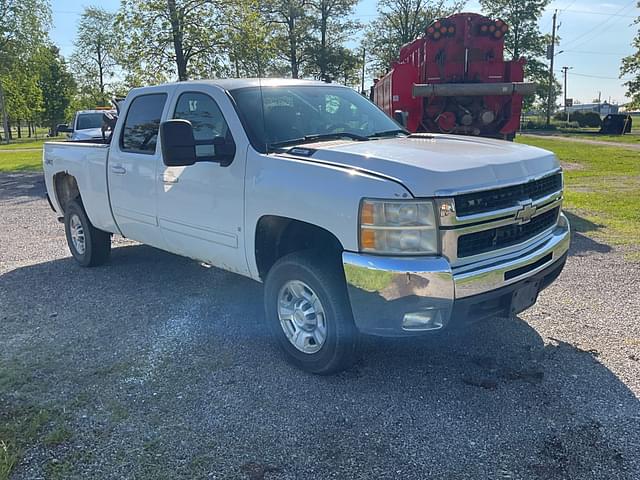 Image of Chevrolet Silverado equipment image 2