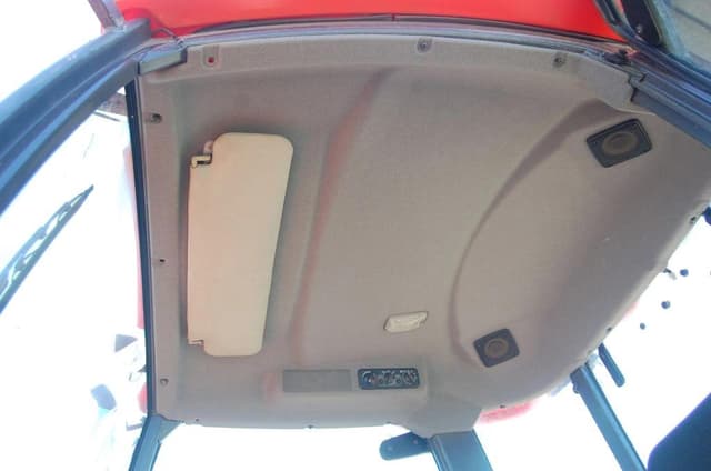 Image of Kubota M7040 equipment image 4