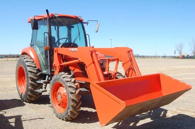 Image of Kubota M7040 equipment image 3