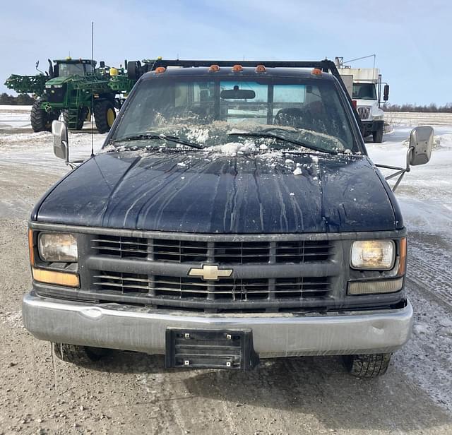 Image of Chevrolet 3500 equipment image 1