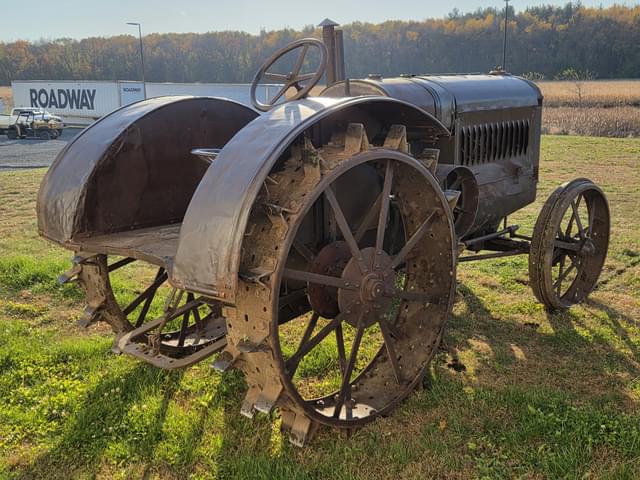 Image of International Harvester 15-30 equipment image 4