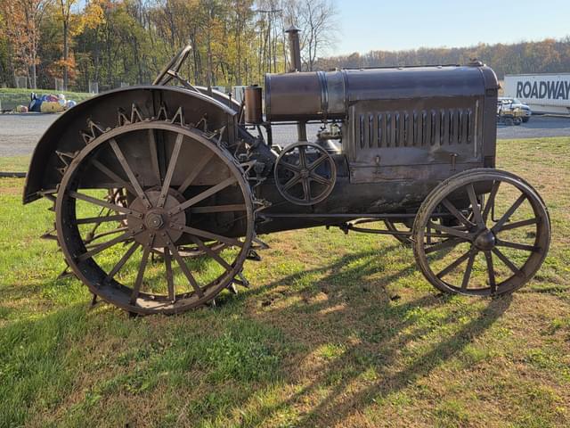 Image of International Harvester 15-30 equipment image 3