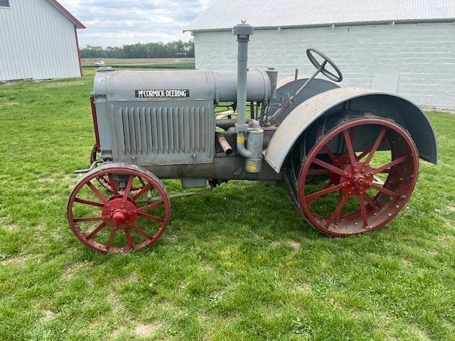 Image of International Harvester 10-20 equipment image 1
