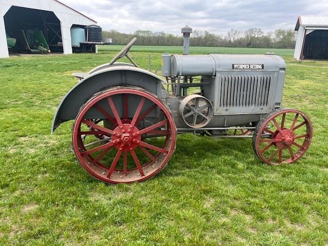 1927 International Harvester 10-20 Equipment Image0