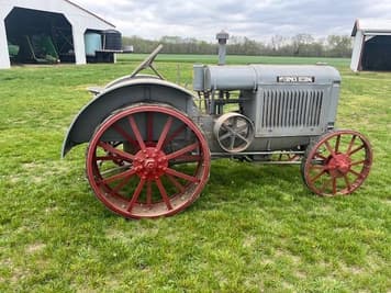 Main image International Harvester 10-20