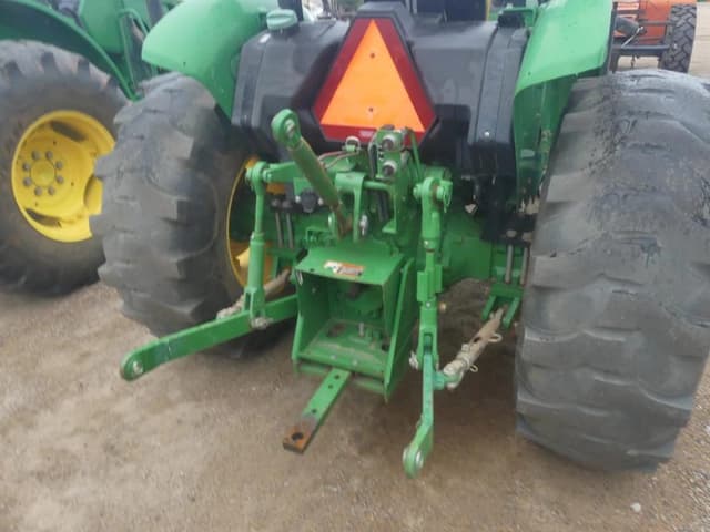 Image of John Deere 5045E equipment image 3