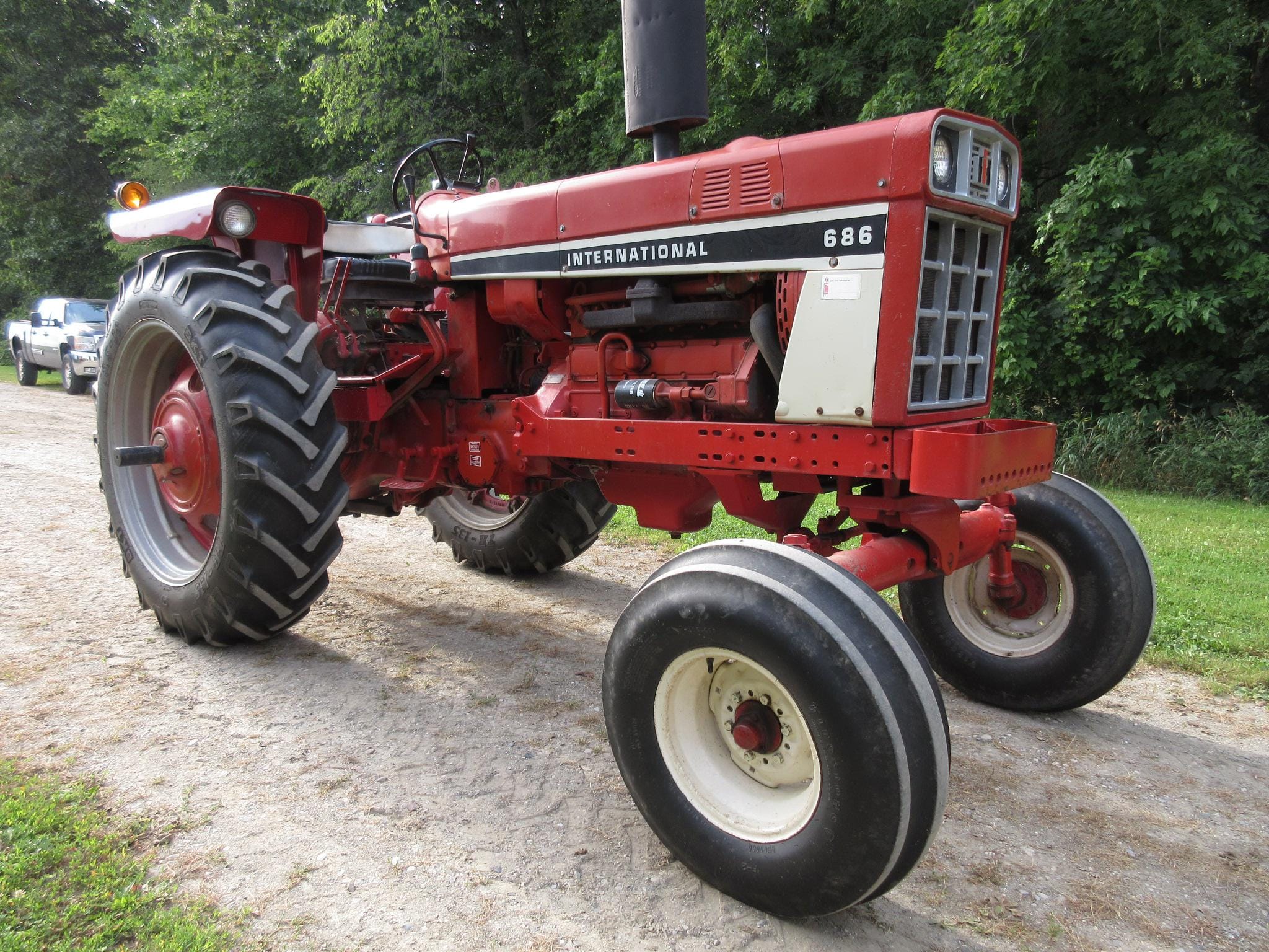 Main image International Harvester 686