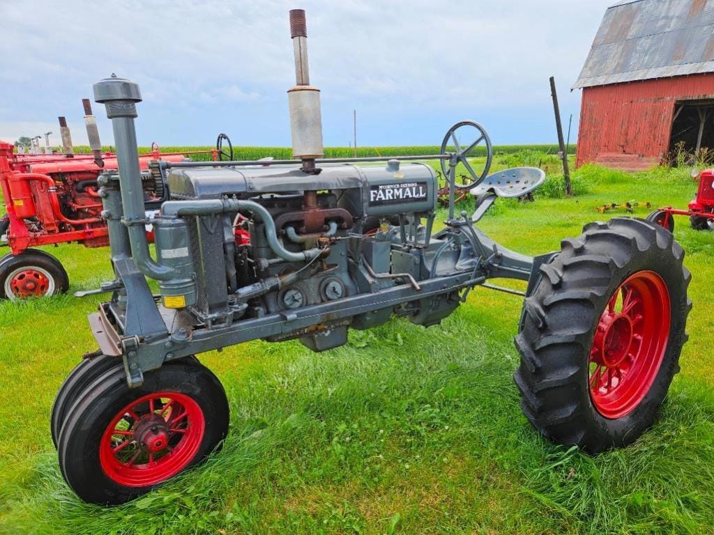 Main image Farmall Regular