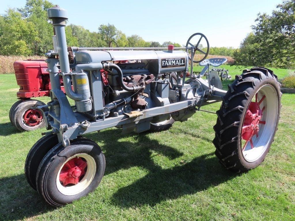 Main image Farmall Regular