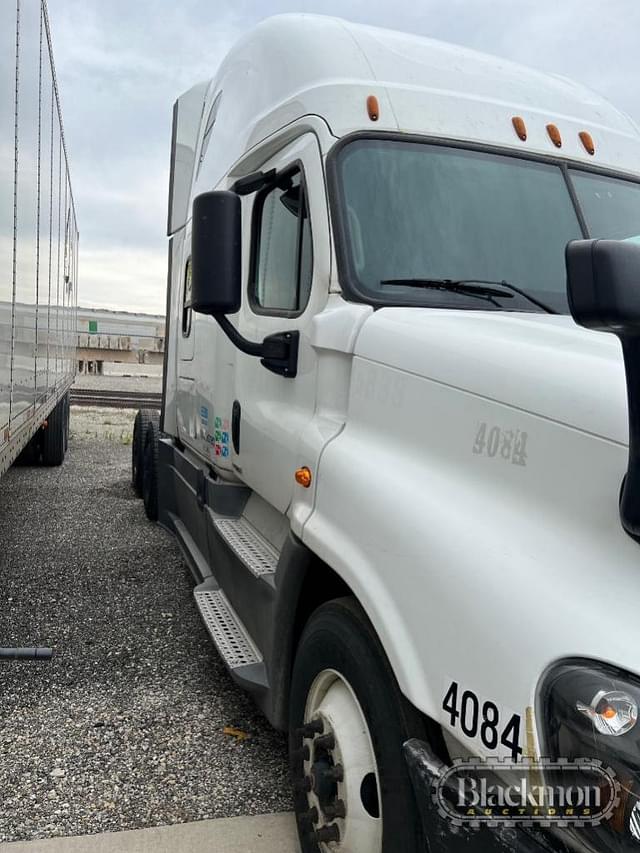 Image of Freightliner Cascadia 125 equipment image 1