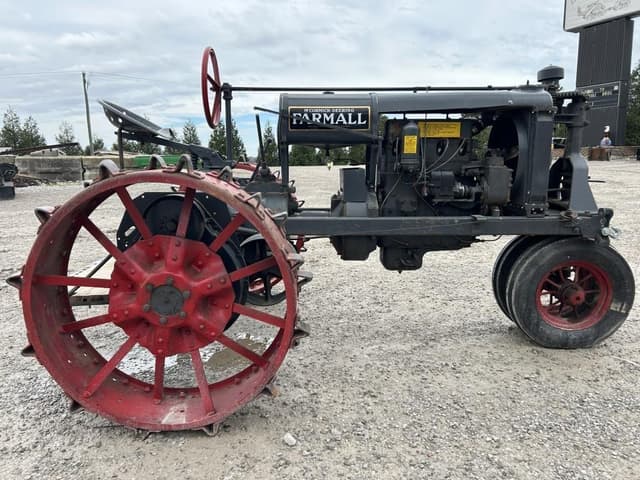 Image of Farmall Regular equipment image 3