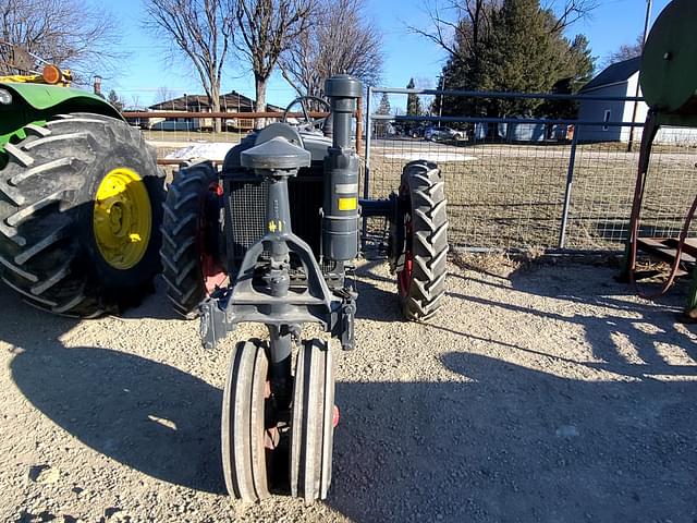 Image of Farmall F-20 equipment image 1