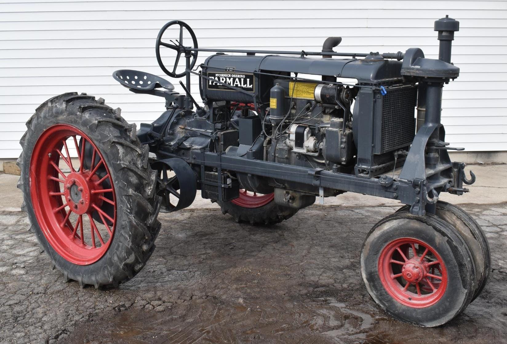 Main image International F20