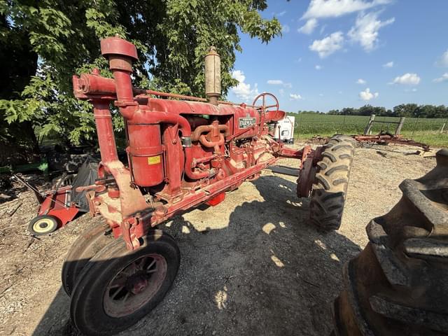 Image of Farmall F-30 equipment image 2