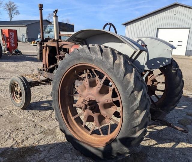 Image of Farmall F-12 equipment image 2