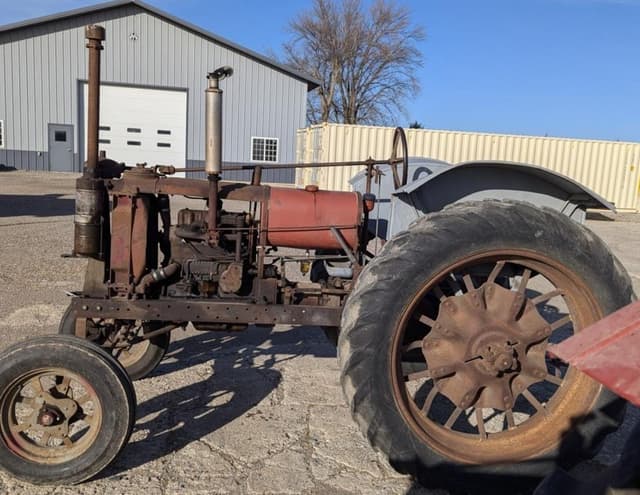 Image of Farmall F-12 equipment image 1