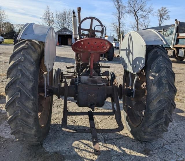 Image of Farmall F-12 equipment image 3