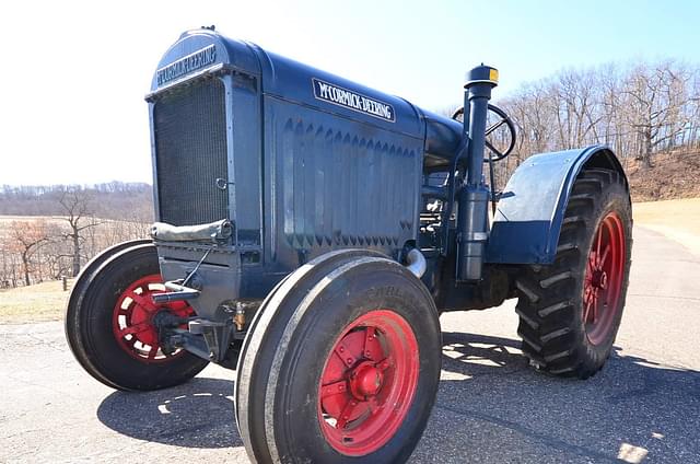 Image of McCormick-Deering 10-20 equipment image 3
