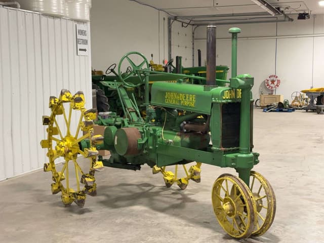 Image of John Deere A equipment image 4