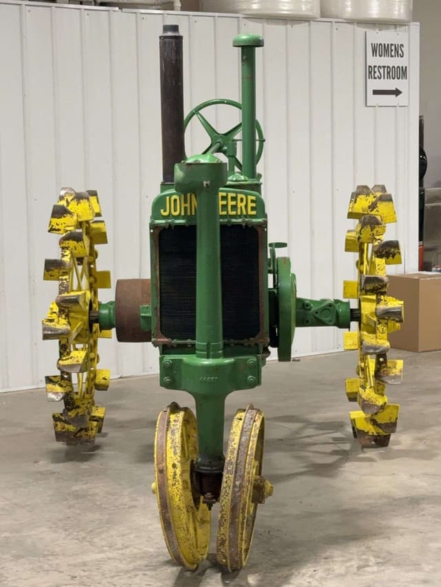 Image of John Deere A equipment image 3