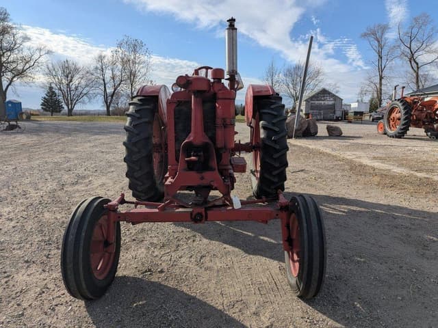 Image of Farmall F-12 equipment image 2