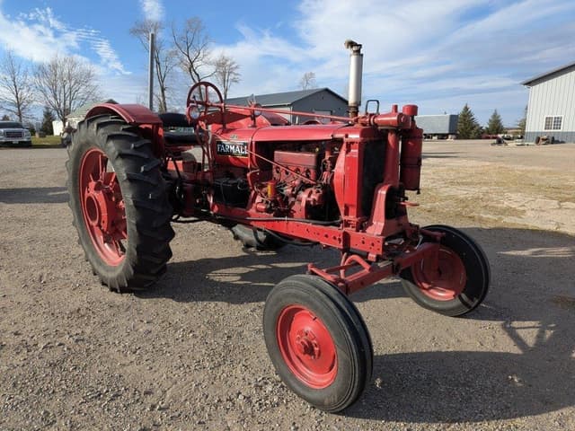 Image of Farmall F-12 equipment image 1