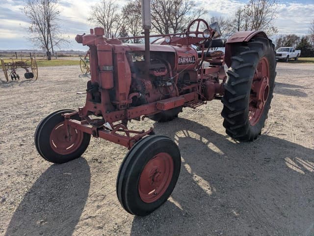 Image of Farmall F-12 equipment image 3