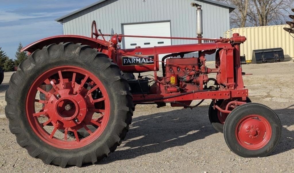 1935 Farmall F-12 Equipment Image0