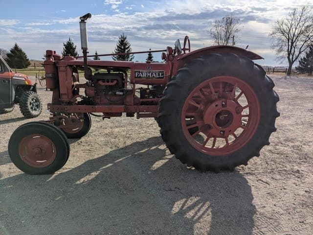 Image of Farmall F-12 equipment image 4