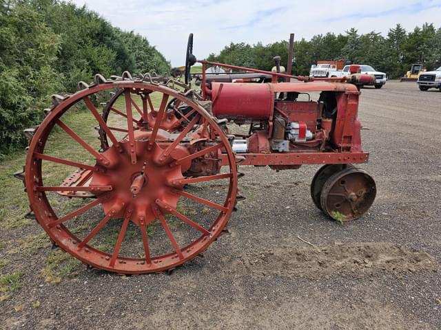 Image of Farmall F-12 equipment image 4