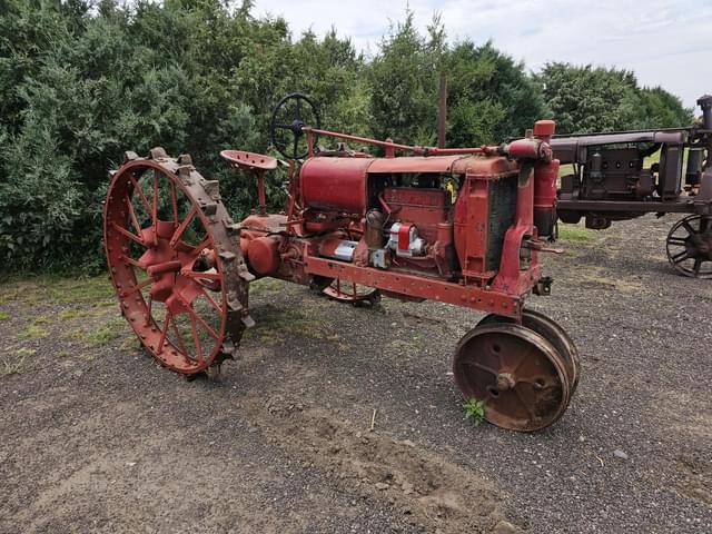 Image of Farmall F-12 equipment image 3