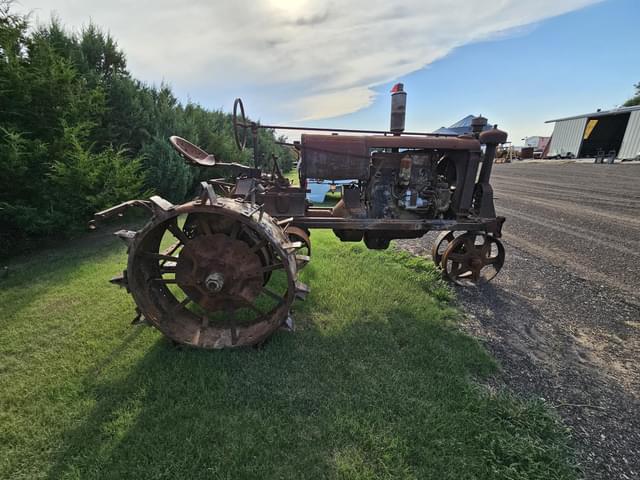 Image of Farmall F-30 equipment image 4