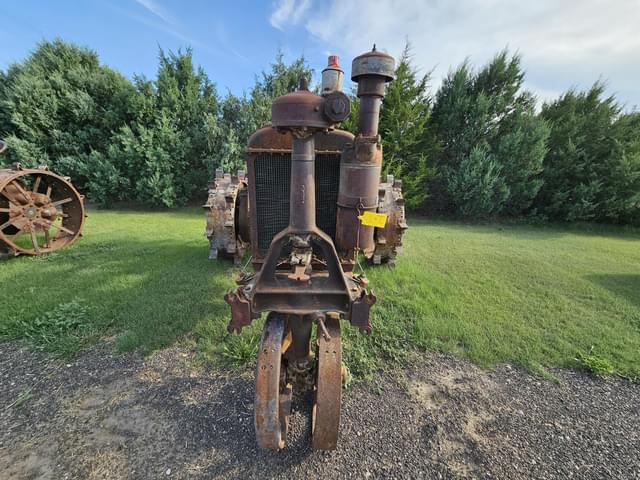 Image of Farmall F-30 equipment image 2