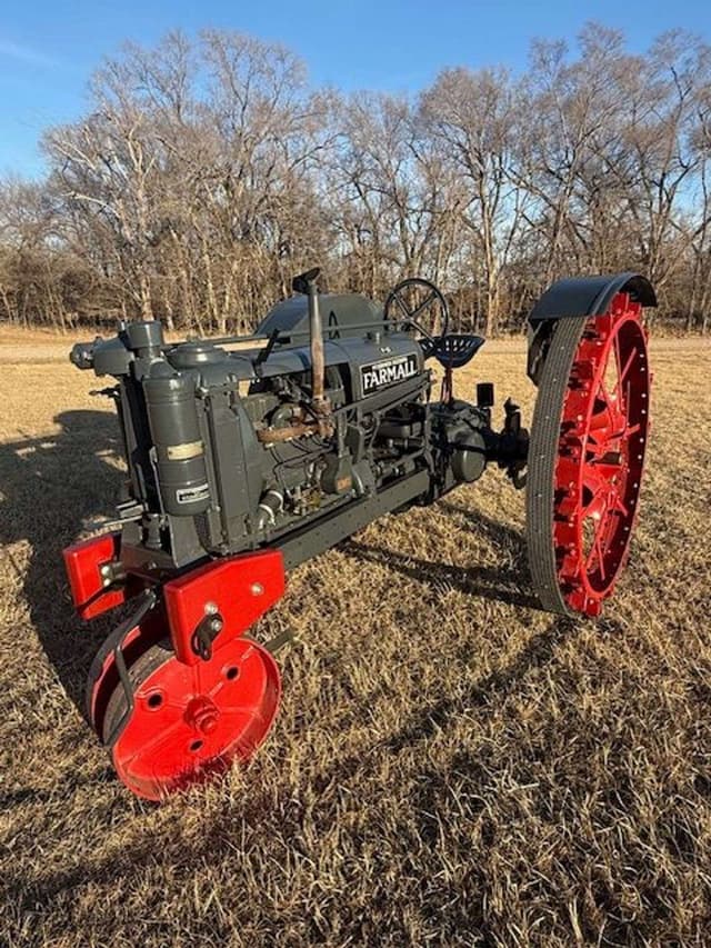 Image of Farmall F-12 equipment image 1