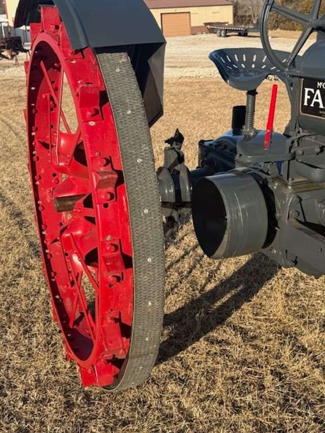 Image of Farmall F-12 equipment image 4
