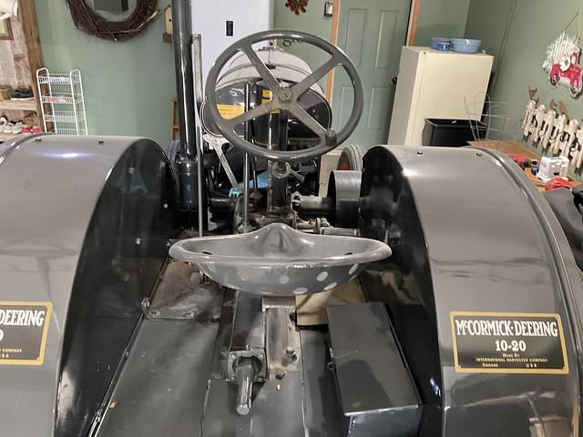 Image of International Harvester 10-20 equipment image 3