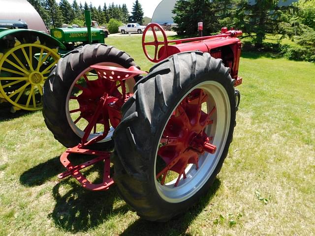 Image of Farmall F-12 equipment image 2