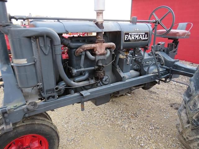 Image of Farmall F-20 equipment image 2