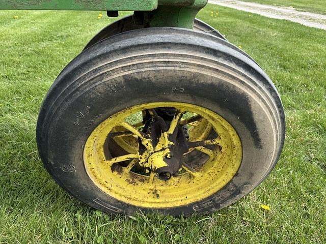 Image of John Deere A equipment image 4