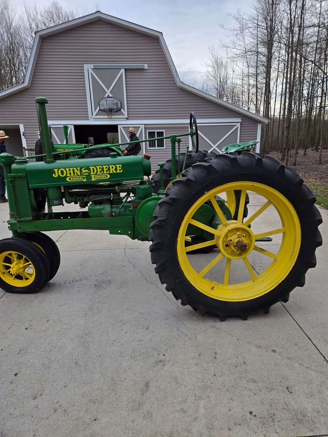 Image of John Deere B equipment image 1