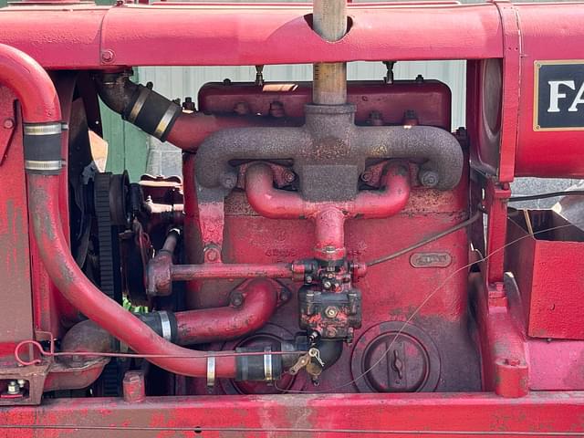 Image of Farmall F-20 equipment image 1