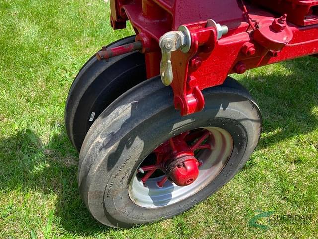 Image of Farmall F-30 equipment image 1